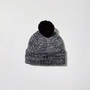 LULULEMON TEXTURED FLEECE LINED KNIT BEANIE GREY/BLACK Lululemon Fleece-Lined Knit Beanie - Heathered Black - lulu  main image 4